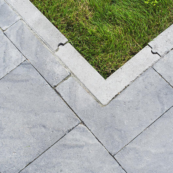Coin de bordure universelle en béton gris "Patio Drummond" 8 po x 12 po